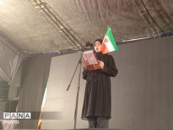 مردم گرگان همچنان در میدان های شهر 