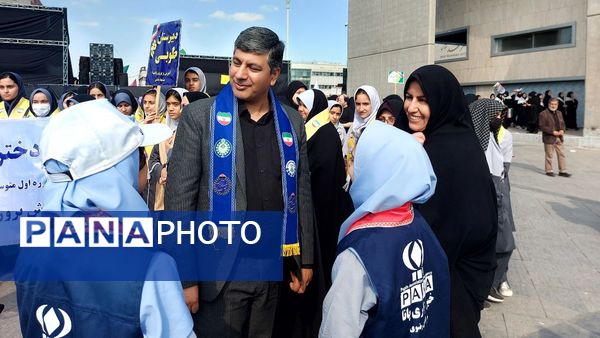حضور پرشور دانش آموزان پیشتاز مشهدی در راهپیمایی یوم الله ۱۳ آبان