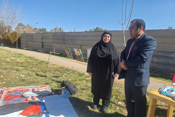 لذت نقاشی همگانی کنار دوستان در بوستان جنت شیراز 