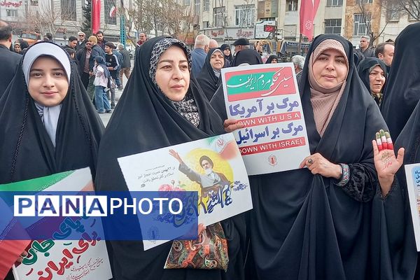 حضور اقشار مختلف مردم شهرری در راهپیمایی ۲۲ بهمن