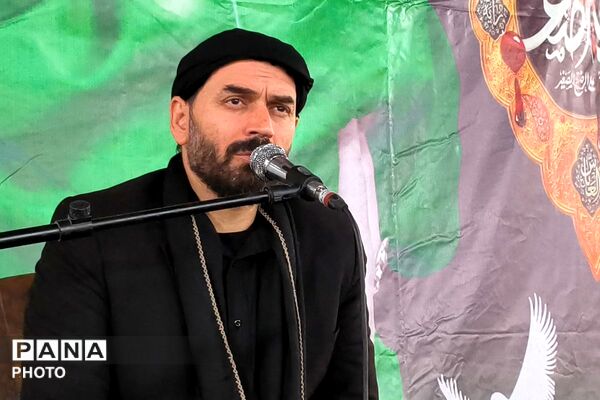 حضور مادران و نوزادان شش ماهه در همایش شیرخوارگان حسینی