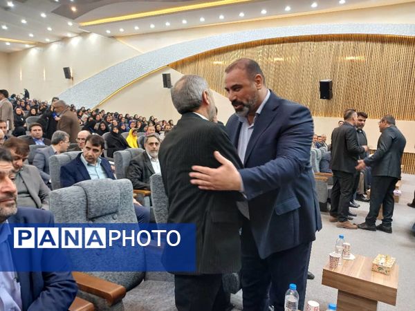 دیدار صمیمی وزیر آموزش‌وپرورش با فرهنگیان استان خوزستان