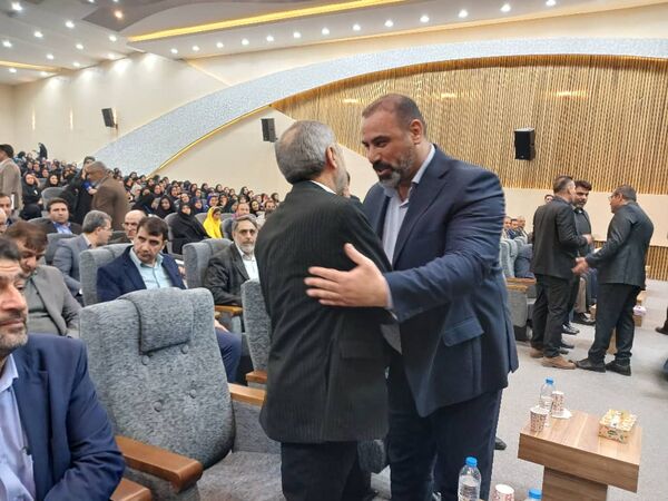 دیدار صمیمی وزیر آموزش‌وپرورش با فرهنگیان استان خوزستان