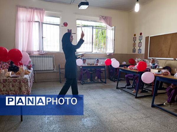 جشن شکوفه‌ها در دبستان شهید رجایی ایزدشهر