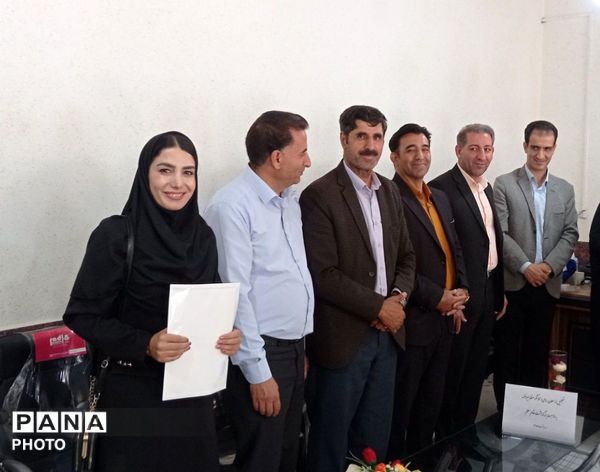 تجلیل از معلمان و مدیران منتخب ابتدایی بیرانوند در آیین زنگ سپاس