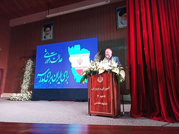 نشست طرح نماد در تالار تربیت ؛ گامی برای تقویت مراقبت اجتماعی دانش‌آموزان 