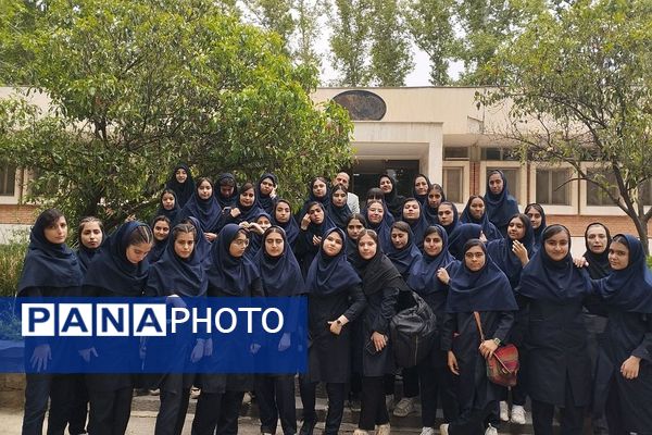 بازدید دانش‌آموزان ناحیه 2 بهارستان از کارخانه سرم‌سازی رازی