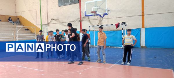 اجرای بازی‌های بومی، محلی در اردوی تمشک پسران شیروان