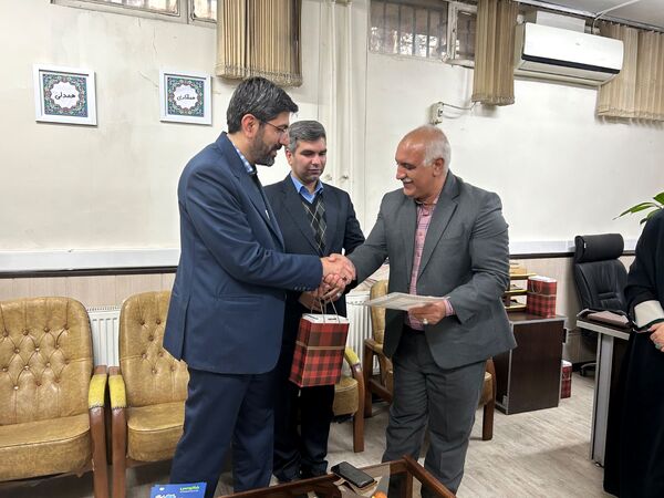  تقدیر از راهبران قطبی سازمان دانش اموزی شهرستانهای تهران