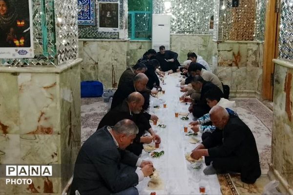 آیین افطاری ماه مبارک رمضان در امامزاده عمادالدین رباط‌کریم