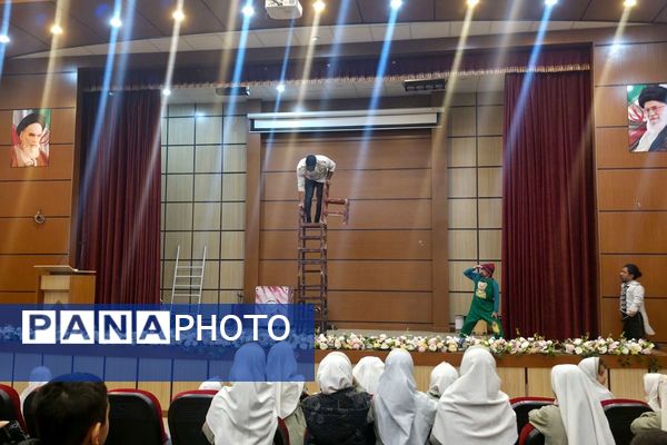 برگزاری سیرک لی‌لی پوت‌ها در اداره آموزش و پرورش رباط‌کریم