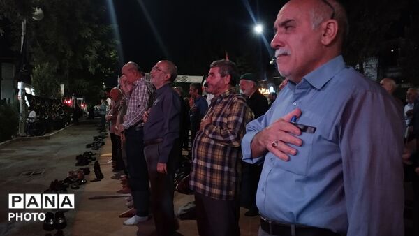 شبِ اشک و عرفان در حسینیه امام خمینی