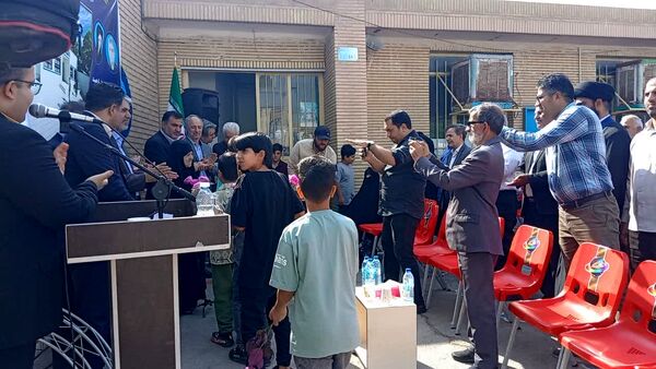 آیین کلنگ‌زنی مدرسه زنده‌یاد حاج محمد آجیلی در کاشان