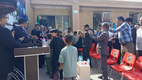 آیین کلنگ‌زنی مدرسه زنده‌یاد حاج محمد آجیلی در کاشان