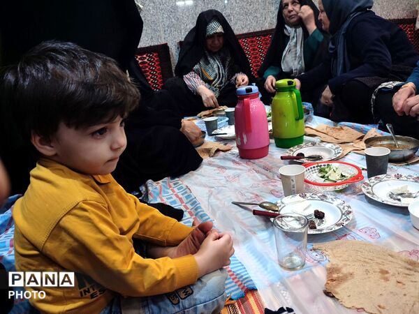 قرائت قرآن، نماز جماعت و افطار در مسجد خاتم پیامبران 