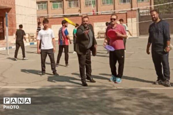 جشنواره ورزش‌های همگانی در دبیرستان دکتر نیک نیان قیامدشت 
