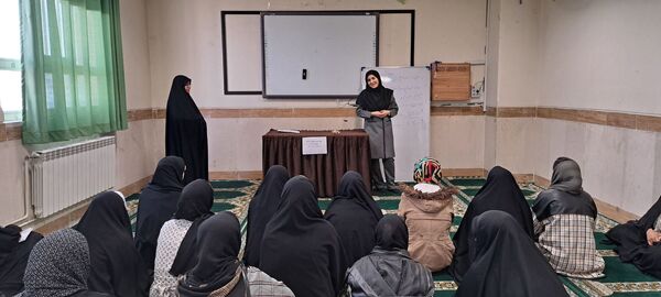 جلسه آموزش خانواده در دبستان هاشمی رفسنجانی  ناحیه یک  مشهد