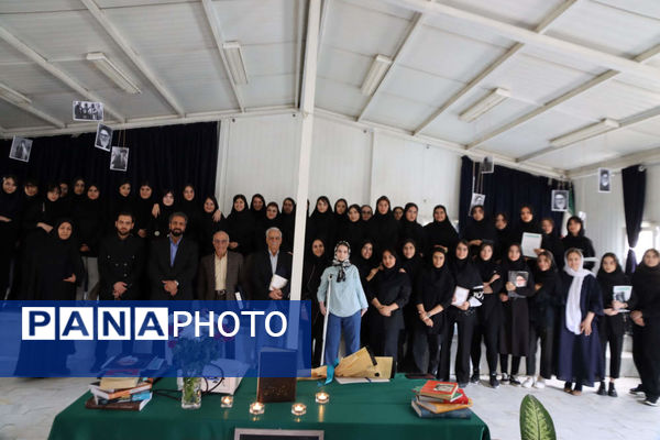 دانش آموزان اسلامشهری هنرستان شهدای واوان میزبان مراسم افتتاحیه نمایشگاه پوستر "پدر طالقانی"