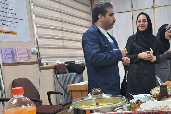 برپایی نمایشگاه دست سازه ها دانش آموزان وجشنواره غذامعلمان  درمدرسه شهیدمعظم