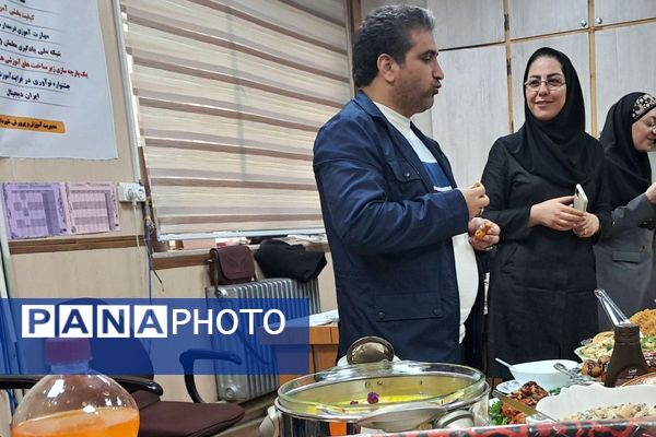 برپایی نمایشگاه دست سازه ها دانش آموزان وجشنواره غذامعلمان  درمدرسه شهیدمعظم