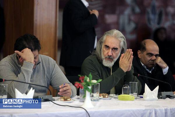 نشست معاون اول رئیس جمهور با جمعی از هنرمندان موسیقی، تئاتر و هنرهای تجسمی
