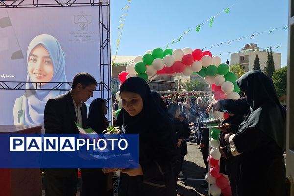 آیین نواختن زنگ مدرسه با شروع سال تحصیلی جدید 