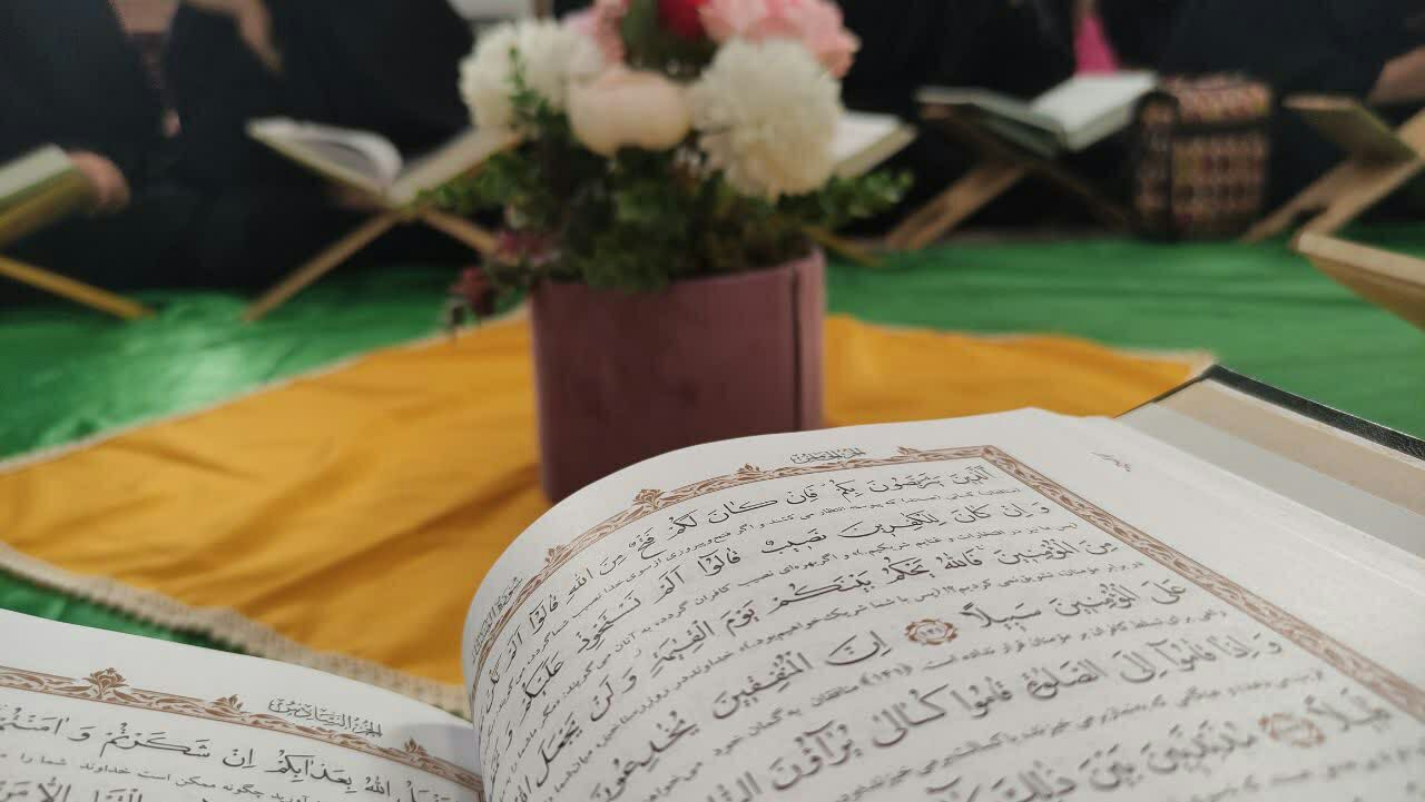 جز خوانی قرآن کریم در ماه مبارک رمضان در مسجد خاتم النبیین