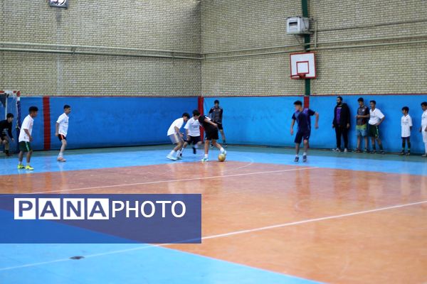 مسابقات قهرمانی فوتسال در منطقه کهریزک 