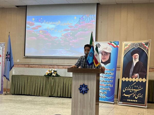 مراسم تجلیل از روشا اکبری برنده مدال طلای شطرنج مدارس جهان در شهرستان نیشابور 