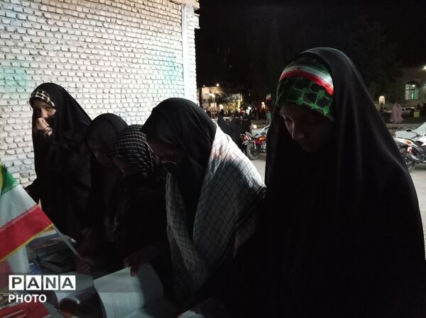 برپایی غرفه کتابخوانی در شهرستان خلیل آباد