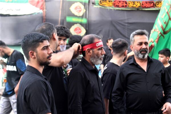 حضور پرشور کودکان قمی در دسته‌های عزاداری روز تاسوعا 