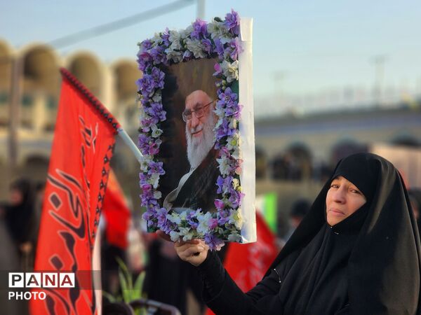 قاب ماندگار عشق؛ وداعی تاریخی در مصلی امام خمینی(ره)