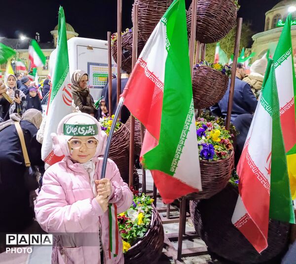 میدان خالی نمیشود 