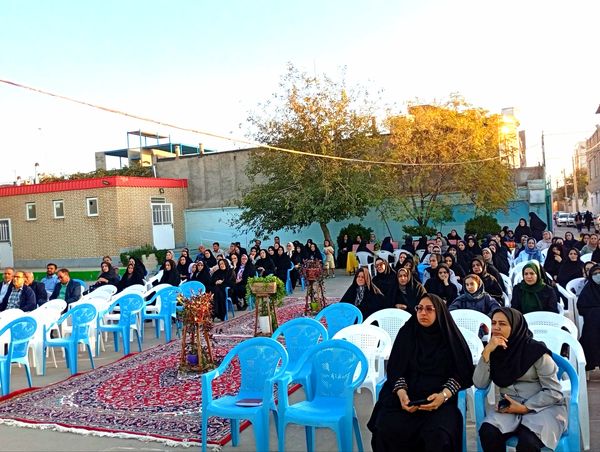  اولین مجمع انجمن اولیا و مربیان در دبیرستان فاطمیه
