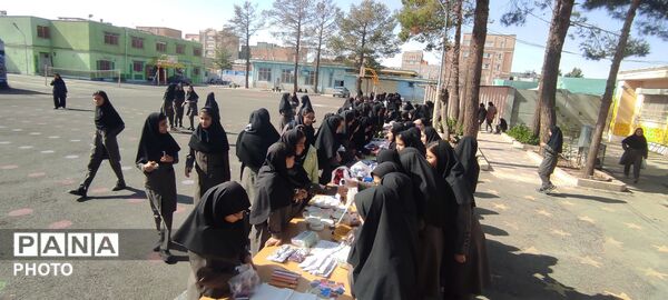 برپایی بازارچه دانش آموزی در دبیرستان نمونه اندیشه شهرستان کاشمر