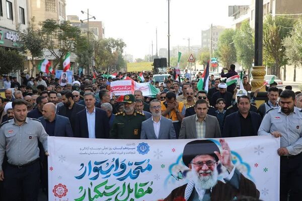 حضور پرشور دانش‌آموزان در راهپیمایی ۱۳آبان منطقه کهریزک 