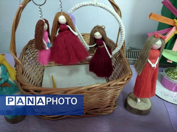 نمایشگاه هنرهای دستی دانش‌آموزان دبستان آزادی در هفته ماها