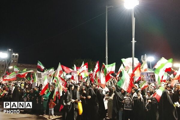 ۲۰۰ شب ایستادگی در میدان معلم