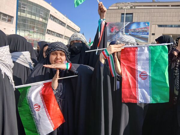 ۱۳ آبان،  روز آشکار ساختن ناتوانی استکبار 