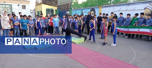 المپیاد ورزشی مدرسه شکوفه‌ها ناحیه 4 کرج در هفته تربیت بدنی  