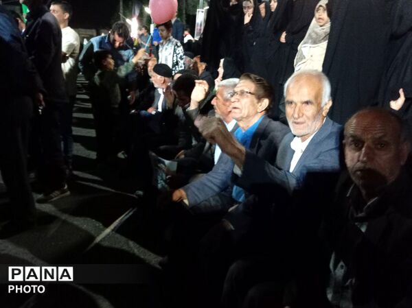 از دیروز تا امروز همیشه پای انقلاب