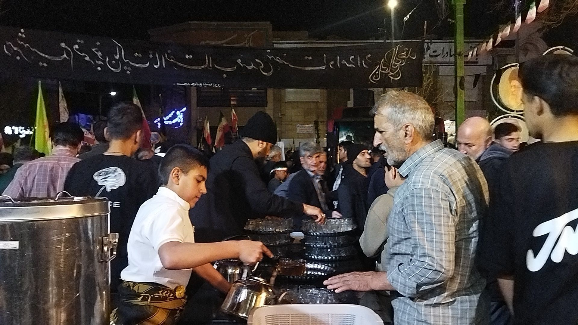 گذری بر چایخانه حضرت فاطمه زهرا در هشتمین روز از سال ۱۴۰۵ 