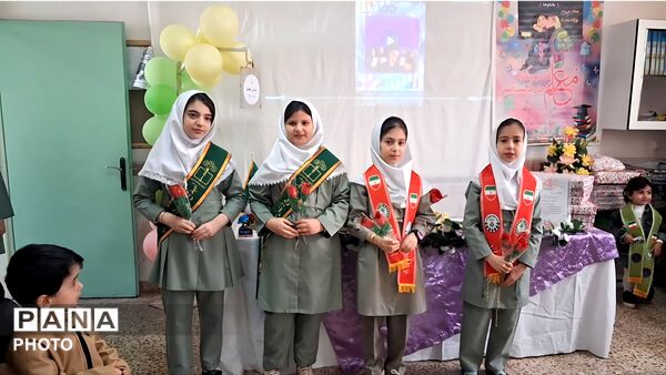 آیین سپاس معلم در مدرسه تمام تشکیلاتی سمیه منطقه مهربان 