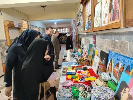 نمایشگاه هنرهای دستی و نمایشگاه کسب و کار دانش‌آموزی در هنرستان ثمین شهرستان سملقان