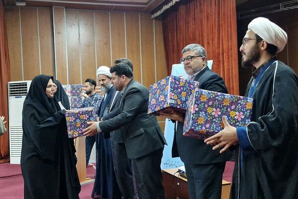آیین تقدیر از مشاوران و رابطین مشاورین در قرچک