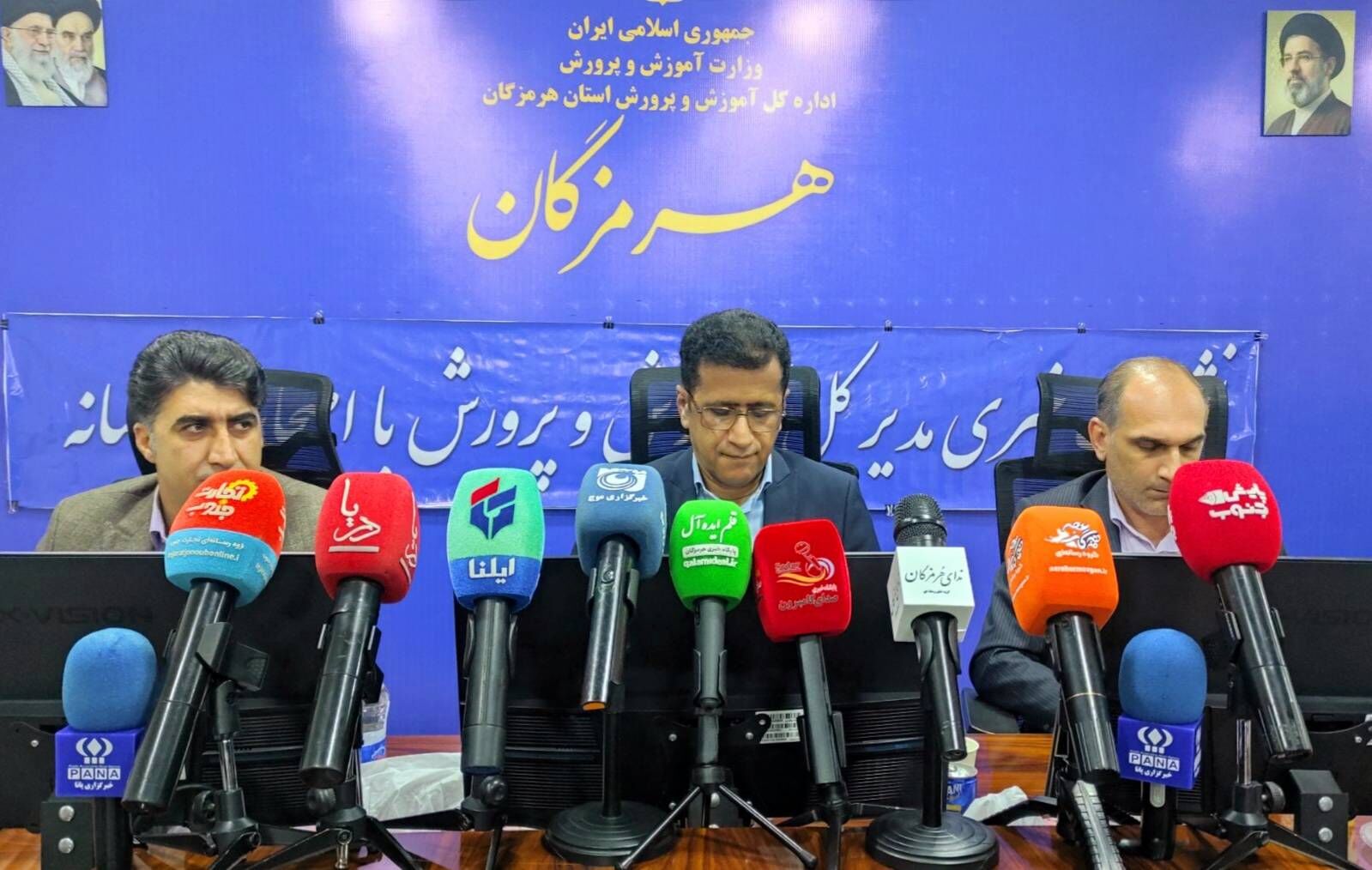 نشست خبری مدیرکل آموزش و پرورش هرمزگان با حضور اصحاب رسانه