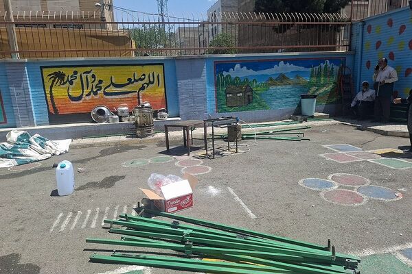 مراسم  پرچم گردانی  بارگاه حضرت علی بن موسی‌الرضا (ع) در مدرسه باهنر ملارد به مناسبت دهه کرامت