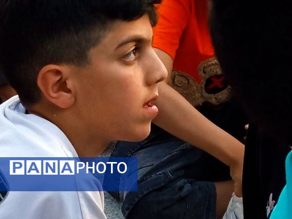 قدم هایی به عشق معلمان