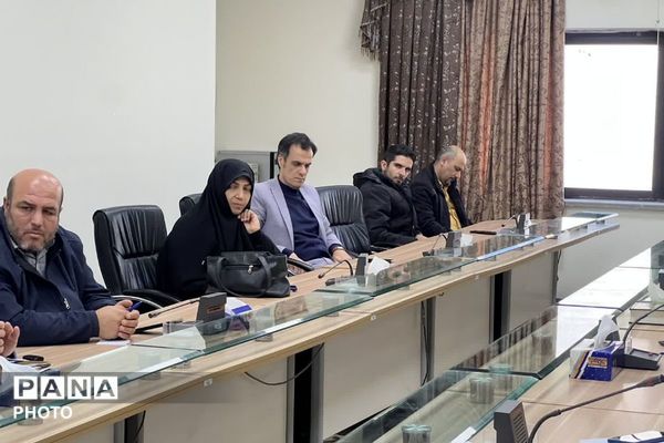 جلسه ستاد تنظیم بازار فیروزکوه برای مدیریت بازار رمضان و نوروز