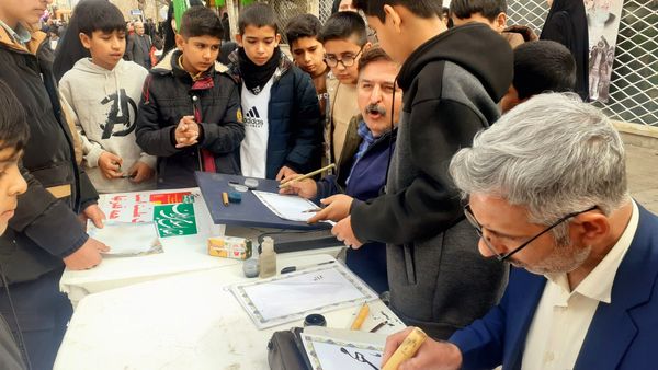 میز خوشنویسی در خلیل آباد